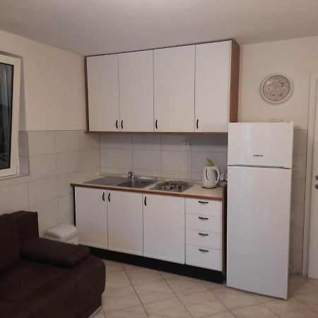 Franko Apartmani Zambratija  Esterno foto