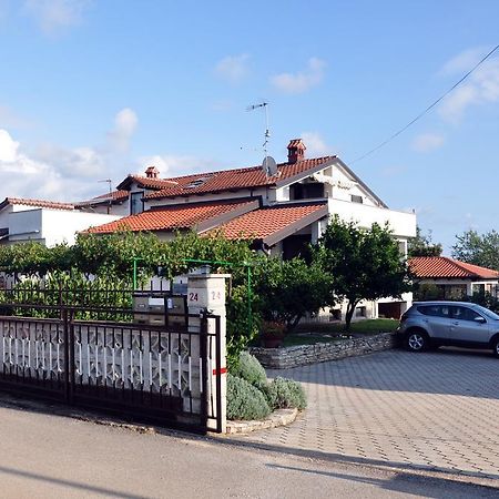 Franko Apartmani Zambratija  Esterno foto