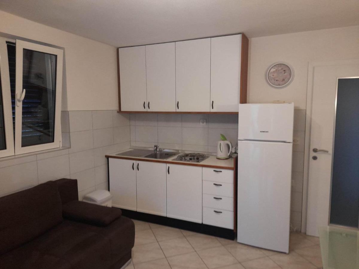 Franko Apartmani Zambratija  Esterno foto