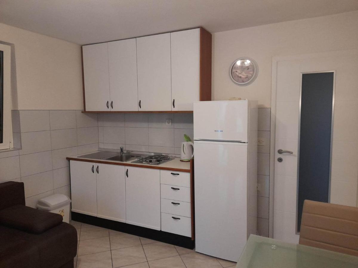 Franko Apartmani Zambratija  Esterno foto