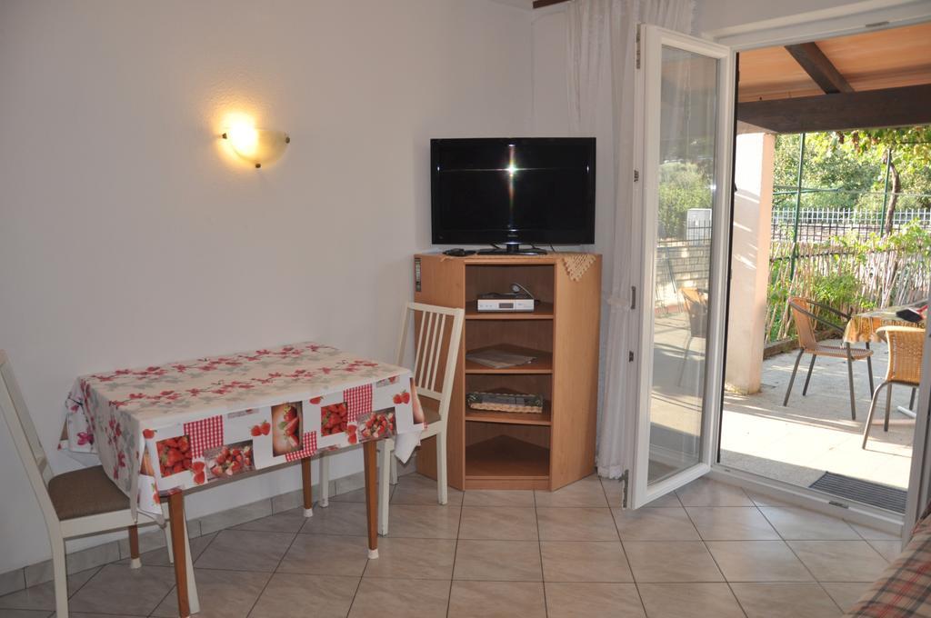 Franko Apartmani Zambratija  Esterno foto